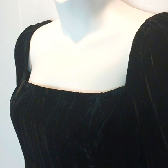WAYF black puff long sleeve square neckline crushed velvet dress size medium - Picture 3 of 15